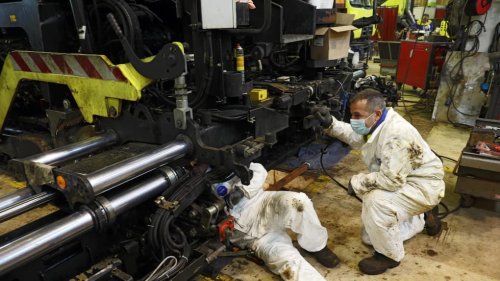 Loir-et-Cher : des mécaniciens prennent soin des machines qui entretiennent les routes du département