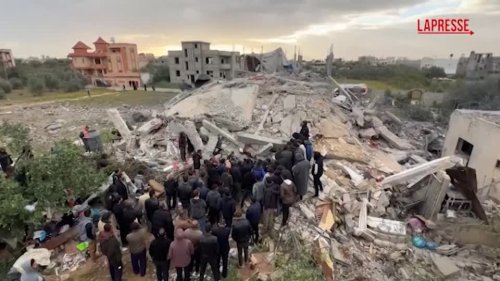 VIDEO Gaza, neonata estratta viva dalle macerie di un edificio bombardato