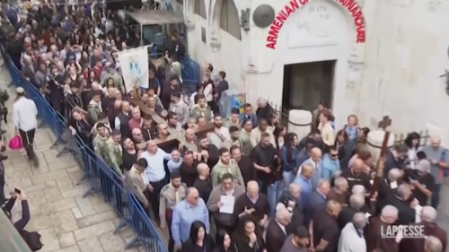 VIDEO Gerusalemme, cristiani in processione per Venerdì Santo - LaPresse