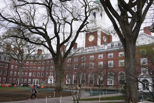 Usa, Trump blocca le iscrizioni degli studenti stranieri a Harvard - LaPresse