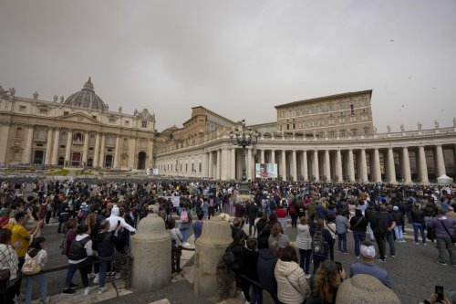 Vaticano: "Non discriminare gay ma teoria gender pericolosa" - LaPresse