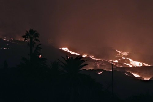 4 weeks on, no sign Spanish volcano eruption is close to end