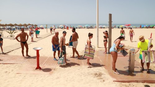 Las duchas de las playas de Cádiz volverán a estar sin agua en verano