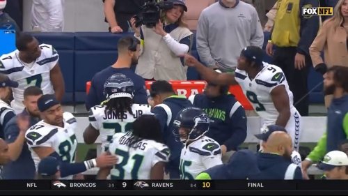 LOOK: Seahawks' Geno Smith, Kenneth Walker III Point Fingers At Each ...