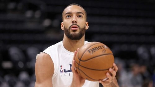 Funny photo of Rudy Gobert towering over Real Madrid star goes viral