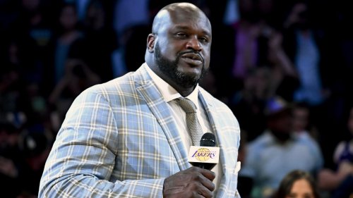 5-foot-4 UFC women’s champion lifts up Shaq in amazing video