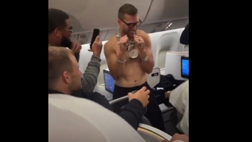 Video Of Kirk Cousins Dancing On Plane After Vikings Win Goes Viral    Medium 