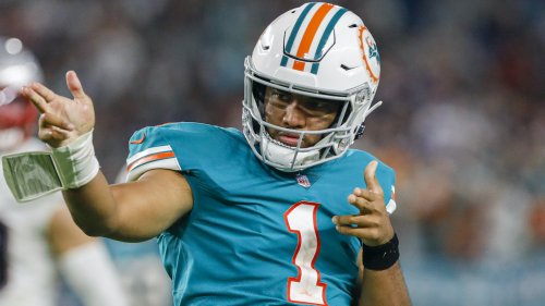 Chris Simms has warning for Dolphins about Tua Tagovailoa contract