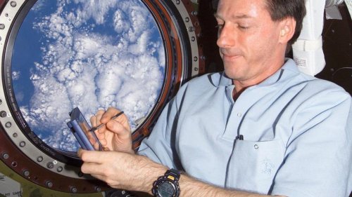 En el espacio, los astronautas no utilizan bolígrafos ni lápices convencionales; sino el Space Pen