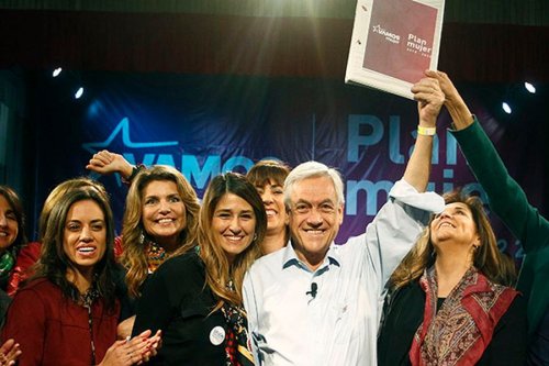 Sebastián Piñera recibe propuestas de Plan Mujer 2018-2022 - La Tercera