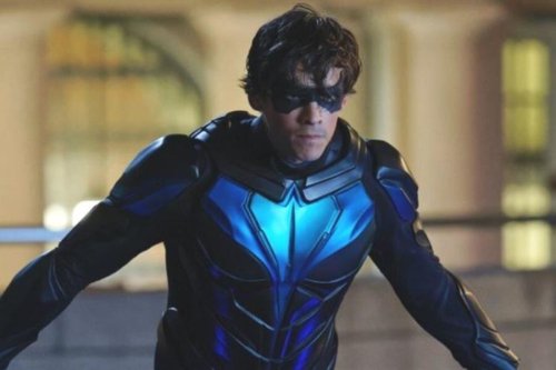 El actor que interpreta a Nightwing en Titans dice que rechazó un cameo en la Crisis en Tierras Infinitas del Arrowverso - La Tercera