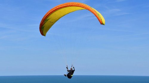 Paragliding Accident at Bir Billing: Woman Paraglider From Noida Dies in Crash After Huge Ball of Turbulent Air Hits Her While Flying