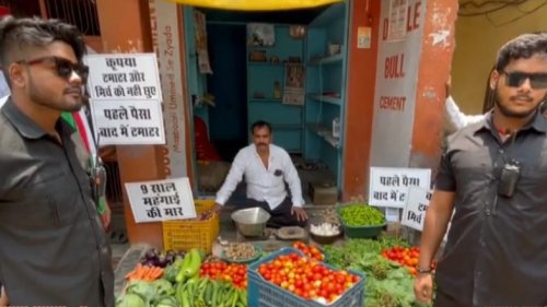 Tomato Price Hike: Vegetable Seller in Varanasi Hires Bouncers to Guard  Tomatoes to Avoid Loot (Watch Video) | Flipboard