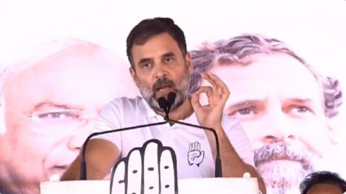 Supreme Court Raps Congress MP and Lok Sabha LoP Rahul Gandhi for ‘Irresponsible’ Remarks on Vinayak Damodar Savarkar at Maharashtra Rally, Stays HC Order