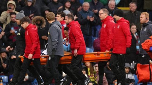 Aaron Ramsey Suffers Horror Injury, Stretchered Off the Field With Oxygen Support During Burnley vs Arsenal Premier League 2023-24 Match