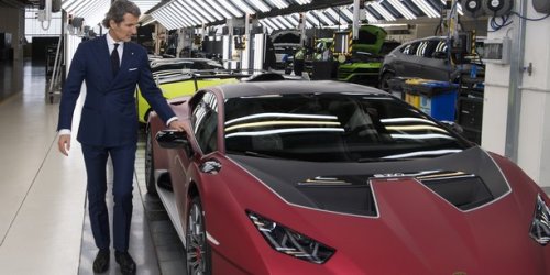 Lamborghini voit ses ventes s'envoler et lance sa première voiture hybride