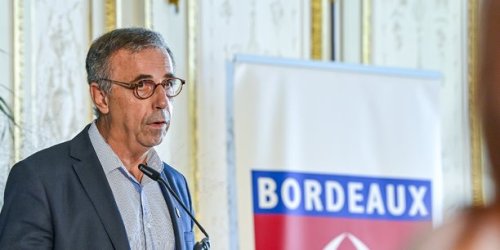 Le maire de Bordeaux remanie son équipe dans la continuité