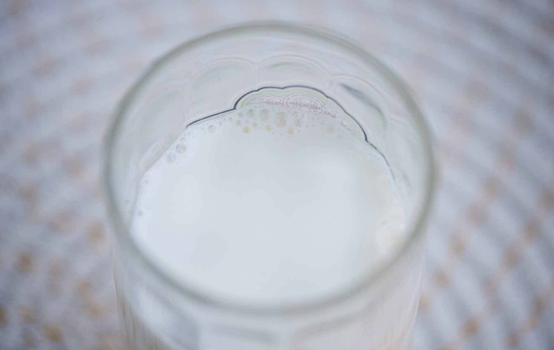 Lait de vache ou boisson végétale : une étude mesure qui est le meilleur pour l’environnement