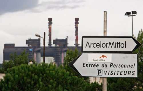 Crise industrielle : « On ne va pas nationaliser ArcelorMittal », prévient Emmanuel Macron