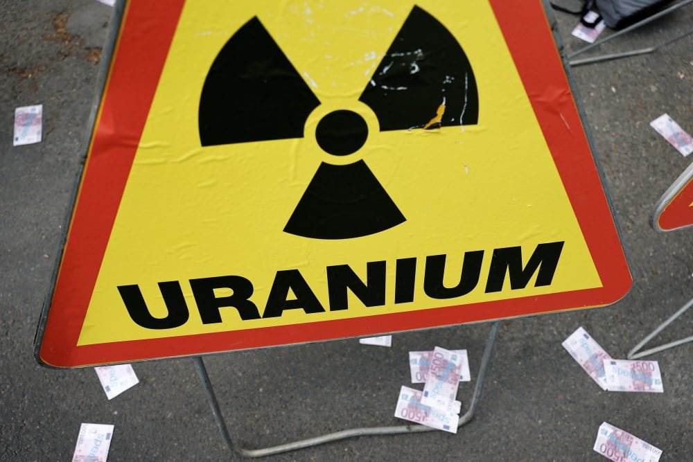 Cargo bloqué par Greenpeace à Dunkerque : ce que l'on sait du commerce d'uranium entre la France et la Russie