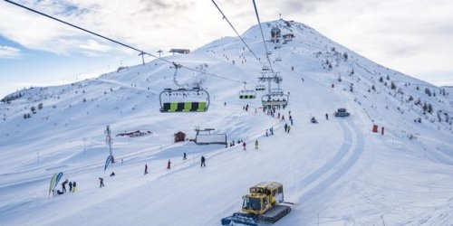 Face aux critiques, ce rapport sur le tourisme en montagne maintient que « le ski n’est pas mort »