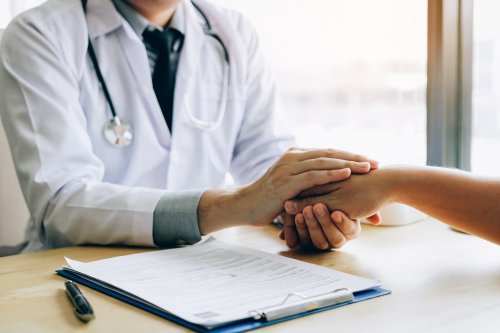 Les médecins investissent les réseaux sociaux pour contrer les fake news