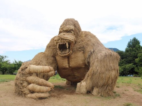 Incredible Animal Sculptures Made Out of Rice Straw for the 2017 Wara Art Festival in Northern Japan