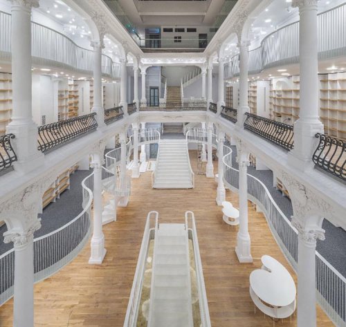 A Breathtaking All-White Bookstore Opens in a 19th Century Building in Bucharest, Romania
