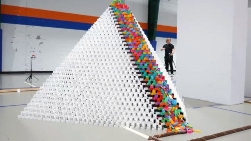 Elite Domino Team Sets Guinness World Record for the Most Dominoes Toppled in a 3D Pyramid