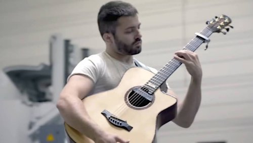 A Highly Percussive, String-Tapping Acoustic Cover of ‘Seven Nation Army’ by The White Stripes