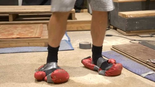 how-foley-artists-create-the-distinct-sounds-of-different-footsteps-using-clever-solutions