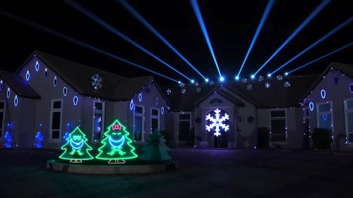 Smiling Christmas Trees Sing Taylor Swift Songs in an Amazing Holiday Light Show