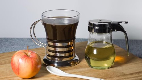 Café con aceite de oliva, la nueva tendencia que sorprende: ¿qué dicen los expertos?