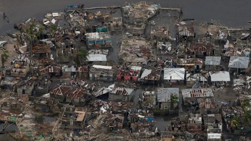 El huracán Matthew golpea Florida tras dejar más de 800 muertos en Haití