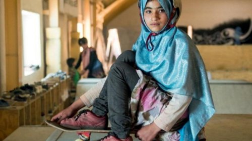 Las niñas afganas se aferran al skate como símbolo de libertad