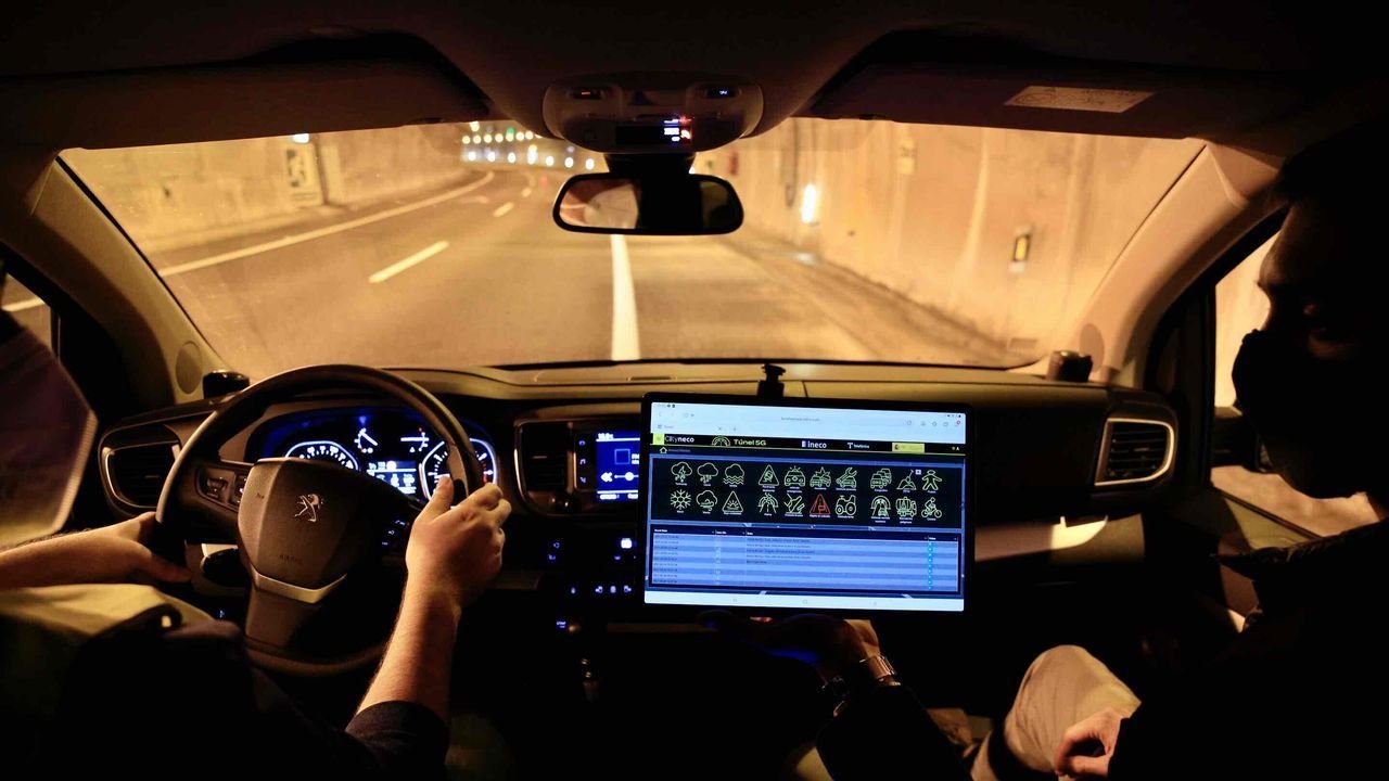 La A-6 en Lugo, el modelo para la futura carretera inteligente gracias al 5G