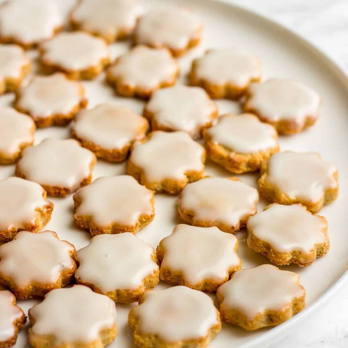 Vegan Almond Flour Cookies (Just 5 Ingredients!)