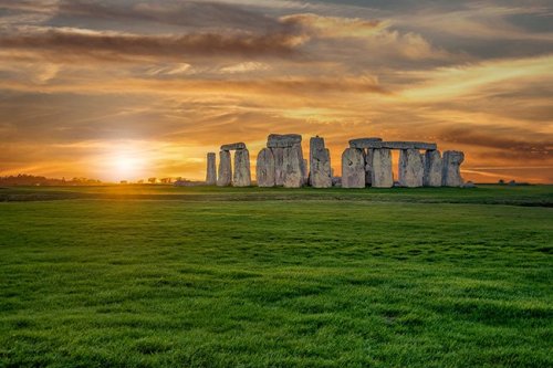 Stonehenge : en Angleterre, le mystère des « pierres suspendues »