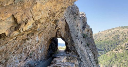 Túneles, una cascada y un paisaje impresionante: la ruta de senderismo que tienes que hacer sí o sí en Almería