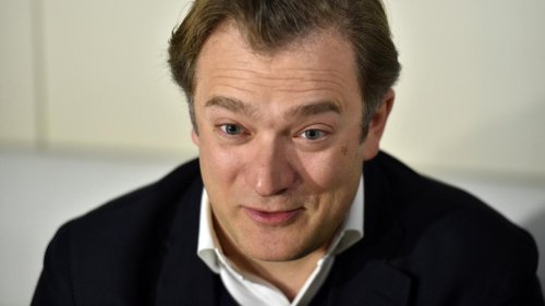 Pour "sauver la culture", le violoniste Renaud Capuçon donne un mini-concert... dans un hypermarché