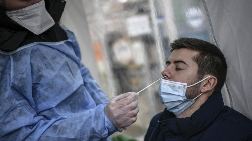 Omicron : 464.769 nouvelles contaminations a Covid en 24 heures, un record en France