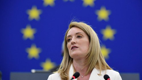 Une conservatrice à la tête du Parlement européen : le groupe macroniste assume son soutien à Roberta Metsola