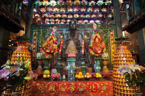 What Are the Elements of a Taoist Altar?