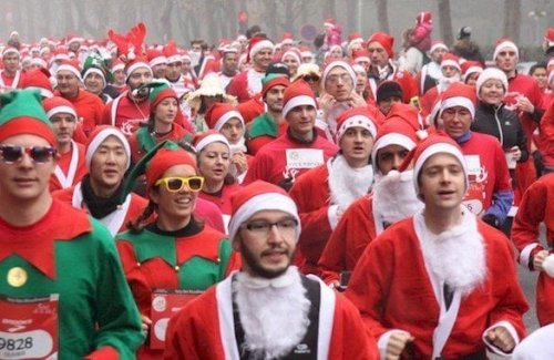 Une course géante de Pères Noël débarque à Paris