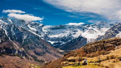 Les images impressionnantes d'une avalanche filmée ce week-end dans les Pyrénées