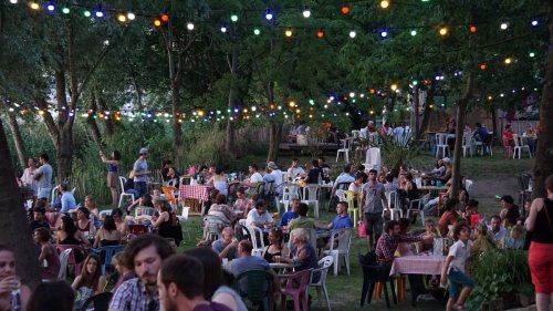Une grande fête du slip solidaire débarque chez la guinguette Alriq à Bordeaux