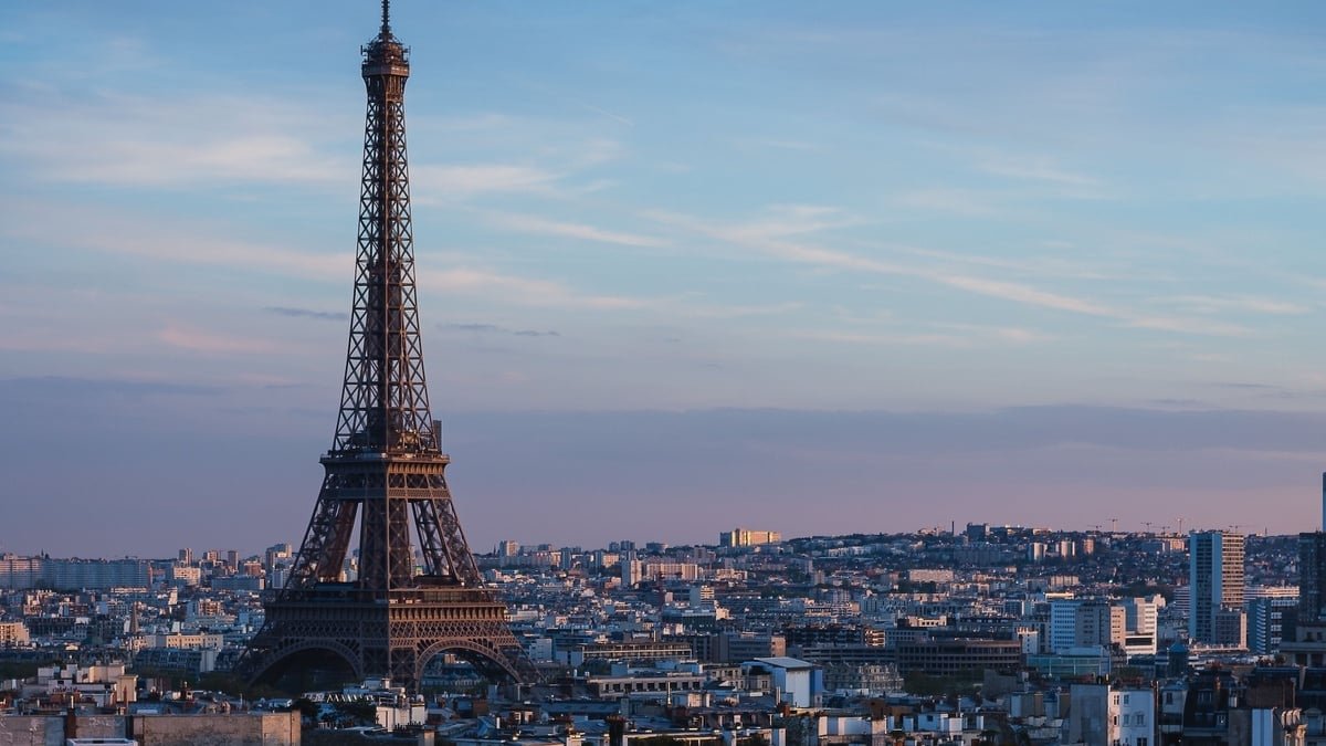 Le premier étage de la tour Eiffel se transforme en club ce printemps !