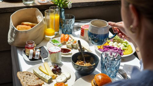 Le premier brunch sur la Seine avec buffets et chefs en action est arrivé à Paris !