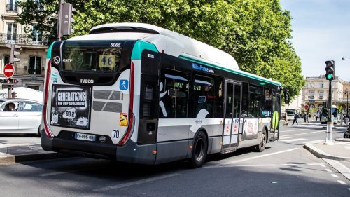 À Paris, un chauffeur de bus refuse une passagère à cause… de sa tenue !