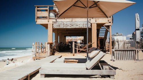 On a trouvé une cabane idyllique avec restaurant sur la plage et transats à louer à Lacanau